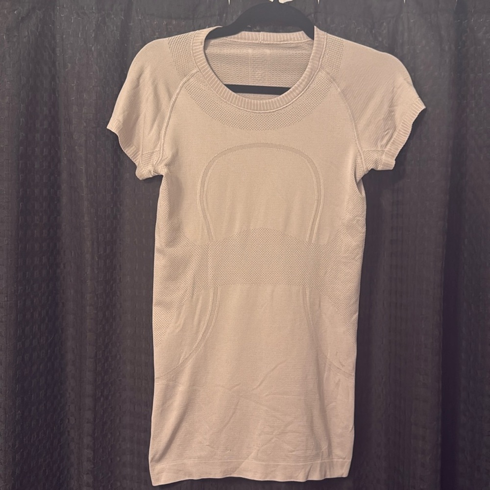 Women’s Lululemon Swiftly Tech Short Sleeve Shirt Size 6 | Light Dusty Rose Pink